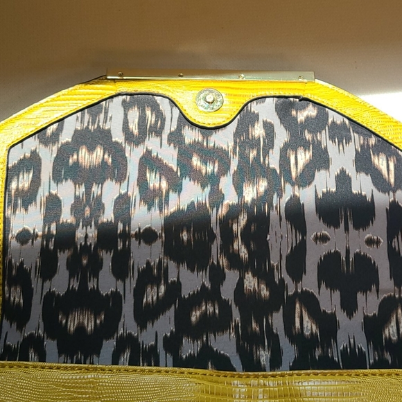 Anne Klein bag w strap, chain, gold accents - Picture 5 of 8